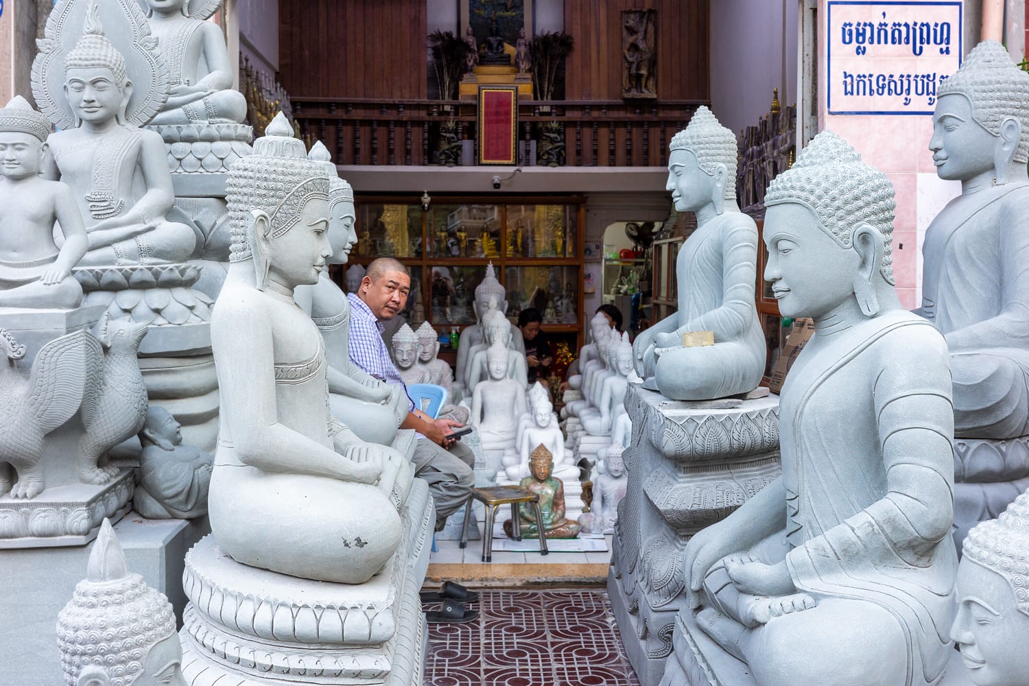 Buddha shop Phnom Penh